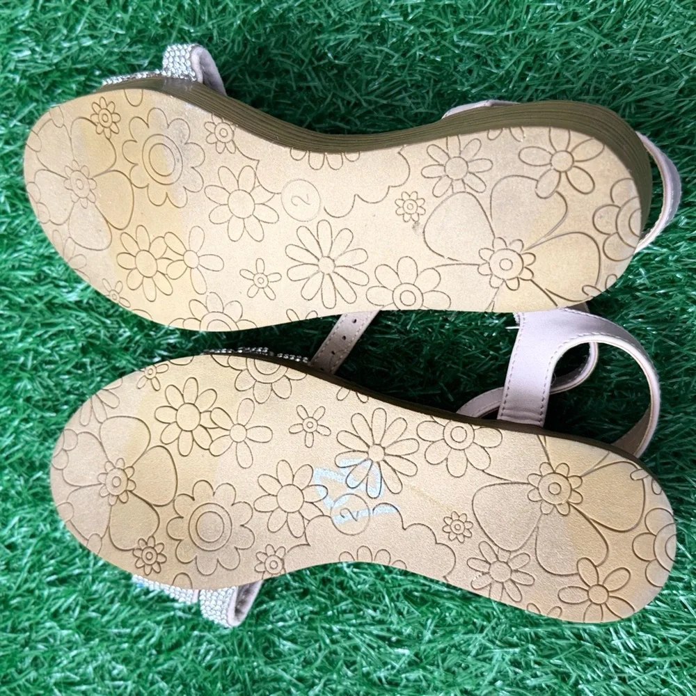 Madden Girl Silver Sandals Size 2‎